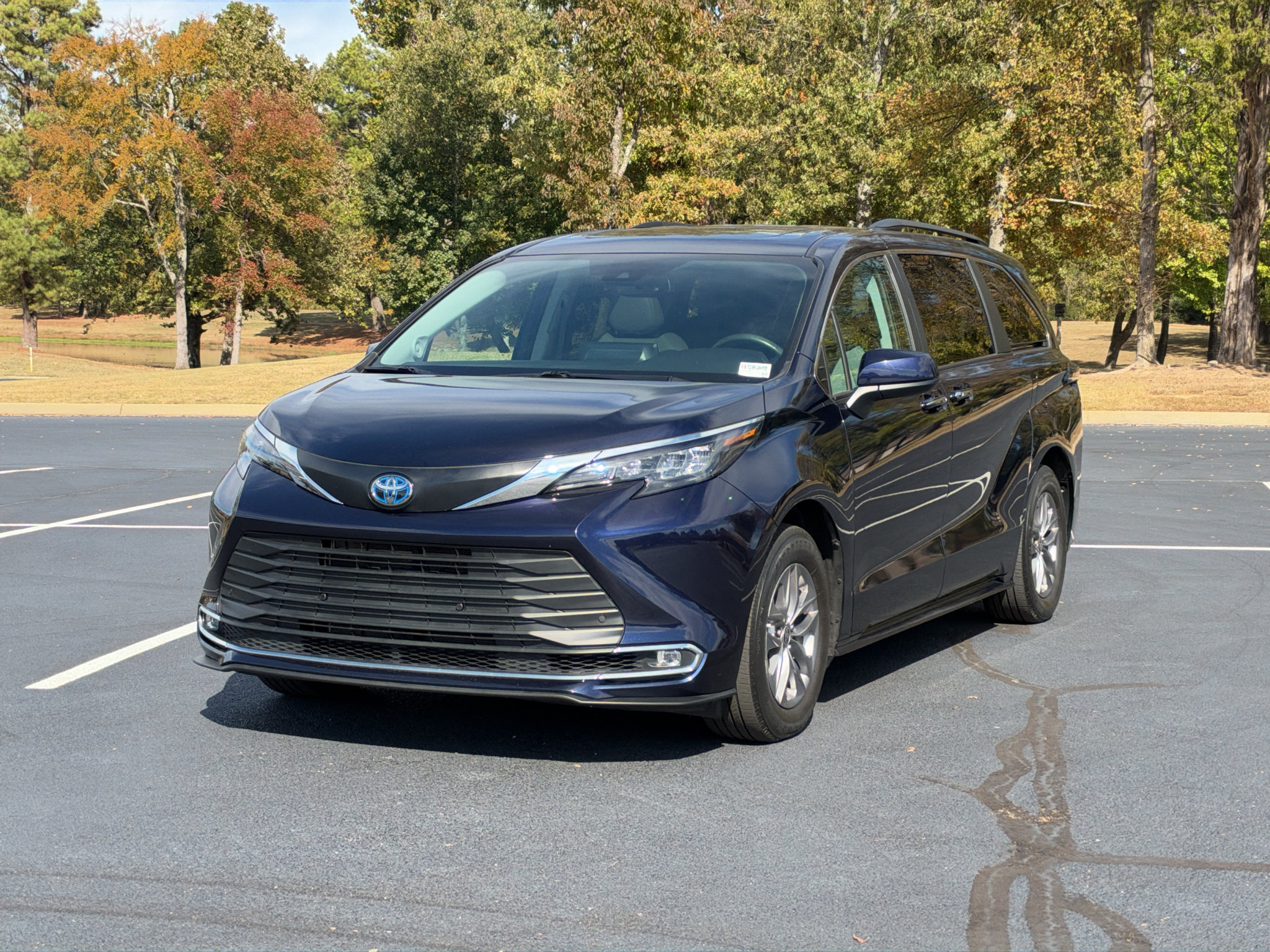 Used 2024 Toyota Sienna XLE w/ XLE Plus Package AWD/4WD image 1