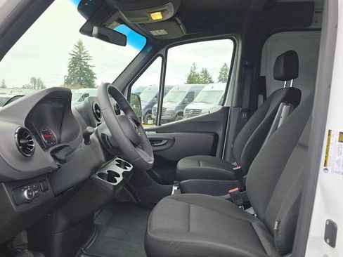 Used 2025 Mercedes-Benz Sprinter 2500 image 23