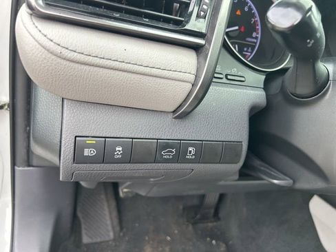 Used 2022 Toyota Camry SE image 17