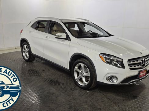Used 2018 Mercedes-Benz GLA 250 4MATIC image 1