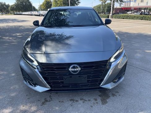 Used 2025 Nissan Altima 2.5 SV image 2