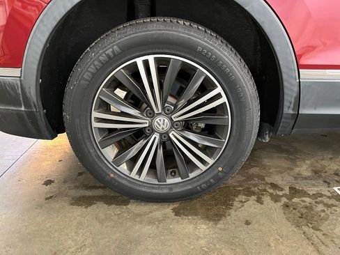 Used 2018 Volkswagen Tiguan SEL image 30