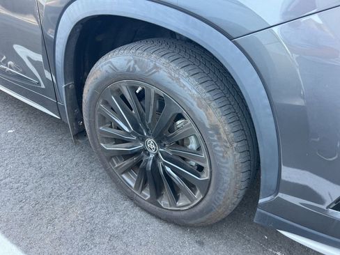 Used 2023 Toyota Highlander XSE image 10