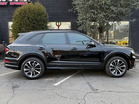Used 2023 Bentley Bentayga image 19