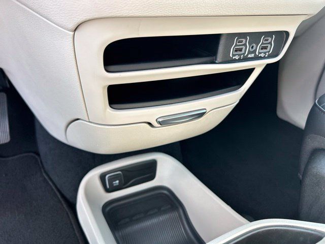 Used 2024 Chrysler Pacifica Touring-L FWD image 26