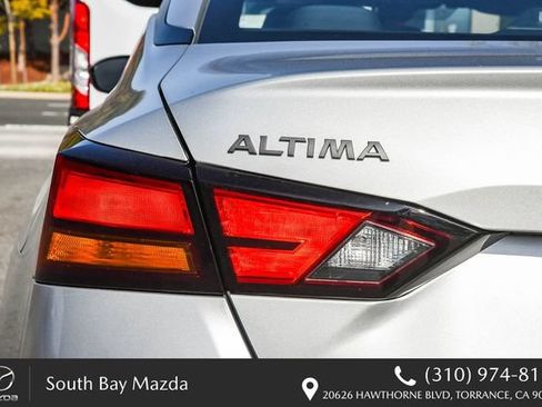 Used 2024 Nissan Altima 2.5 SV FWD image 9