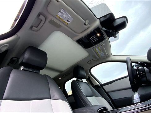 Used 2025 Land Rover Range Rover Velar S image 12