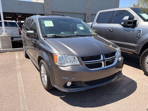 Used 2020 Dodge Grand Caravan SXT FWD image 3