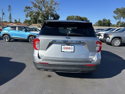 Used 2022 Ford Explorer XLT image 5