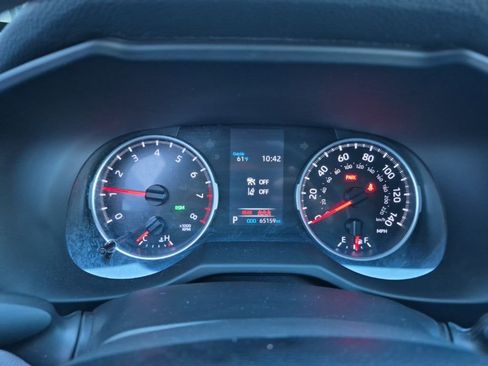 Used 2021 Toyota RAV4 XLE w/ Convenience Package image 24