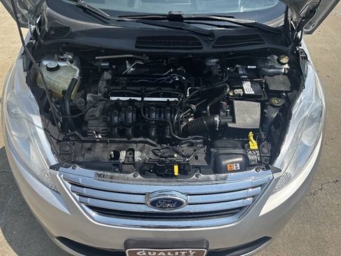 Used 2013 Ford Fiesta SE FWD image 21