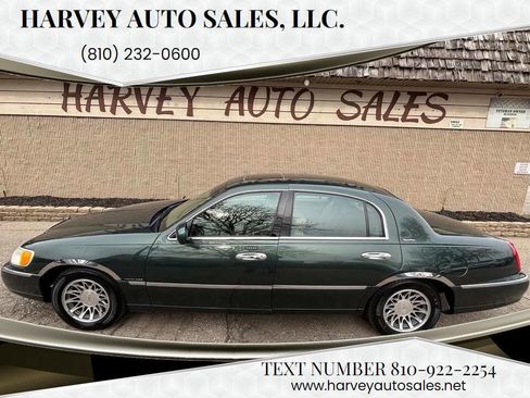 Used 2001 Lincoln Town Car Signature image 1