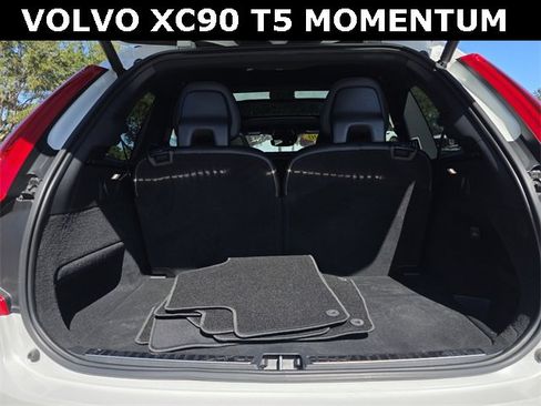 Used 2020 Volvo XC90 T5 Momentum image 16