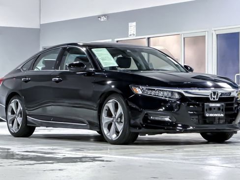 Used 2020 Honda Accord Touring image 6