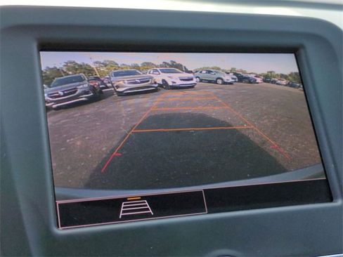 Used 2023 Chevrolet Equinox LT w/ Driver Convenience Package image 17