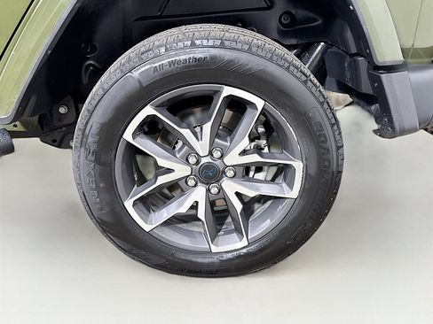 Used 2024 Jeep Wrangler Unlimited w/ Convenience Group AWD/4WD image 25