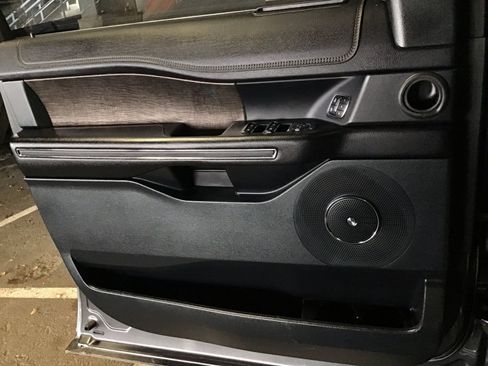Used 2021 Ford Expedition Limited RWD image 30