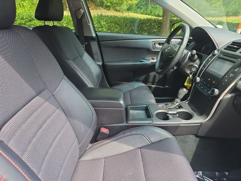 Used 2017 Toyota Camry SE FWD image 10
