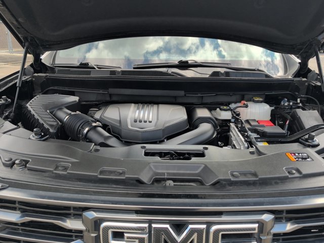 Certified 2025 GMC Acadia AT4 w/ Luxury Package AWD/4WD image 24