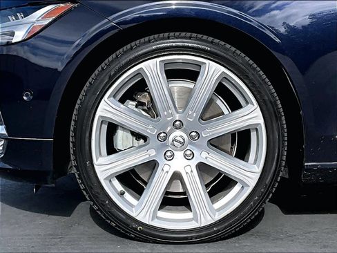 Used 2017 Volvo S90 T6 Inscription w/ Vision Package image 12