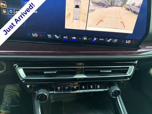 Used 2024 Chevrolet Traverse RS FWD image 15