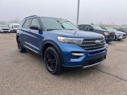 Certified 2022 Ford Explorer XLT w/ Equipment Group 202A image 3