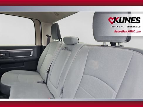 Used 2022 RAM 1500 Classic SLT AWD/4WD image 18