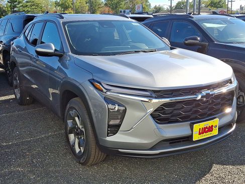 New 2026 Chevrolet Trax LT w/ Sunroof Package image 3