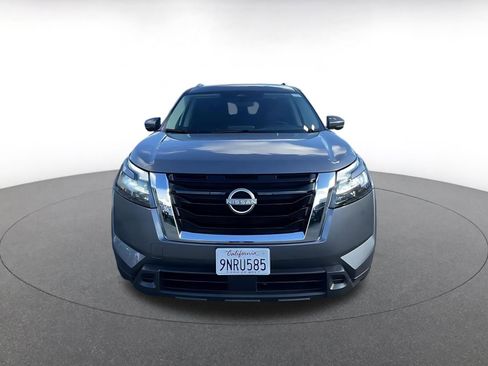Used 2025 Nissan Pathfinder SV image 4