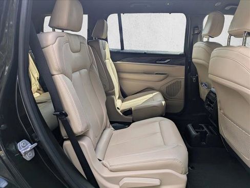 Used 2023 Jeep Grand Cherokee L Limited w/ Luxury Tech Group II image 21