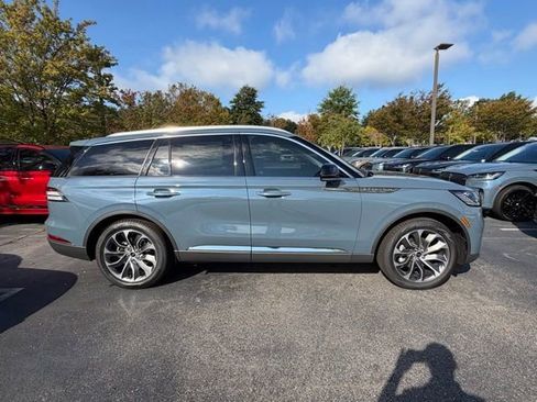 New 2025 Lincoln Aviator Reserve w/ Luxury Package image 16