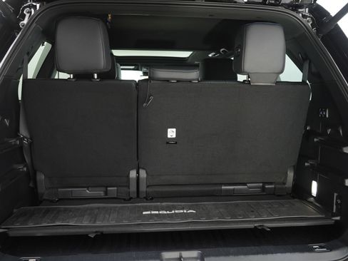 Used 2025 Toyota Sequoia Platinum image 11