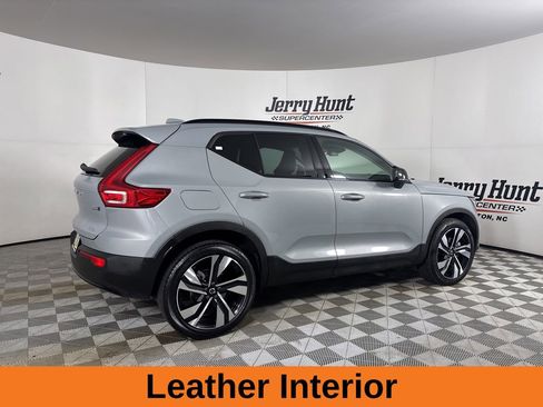 Used 2024 Volvo XC40 B5 Ultimate w/ Protection Package Premier image 5