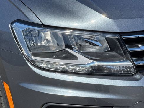 Used 2018 Volkswagen Tiguan SEL FWD image 10