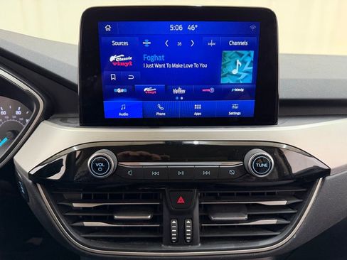 Used 2020 Ford Escape SE image 25