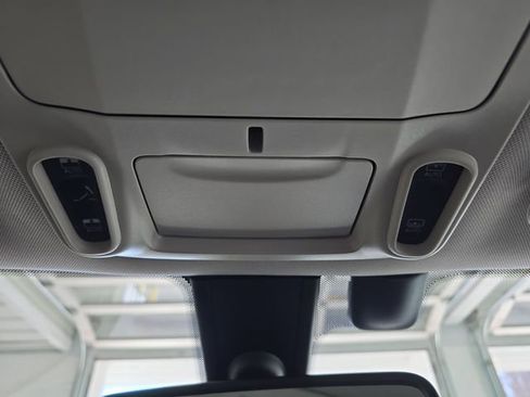 Used 2020 Chrysler Pacifica Limited image 25