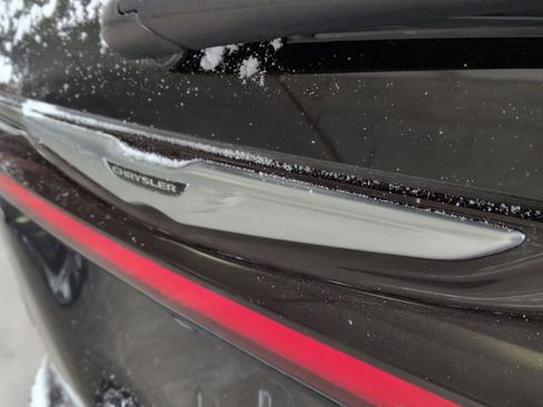 Used 2024 Chrysler Pacifica Touring-L image 25