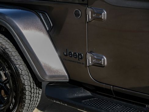 Used 2024 Jeep Gladiator Sport image 29
