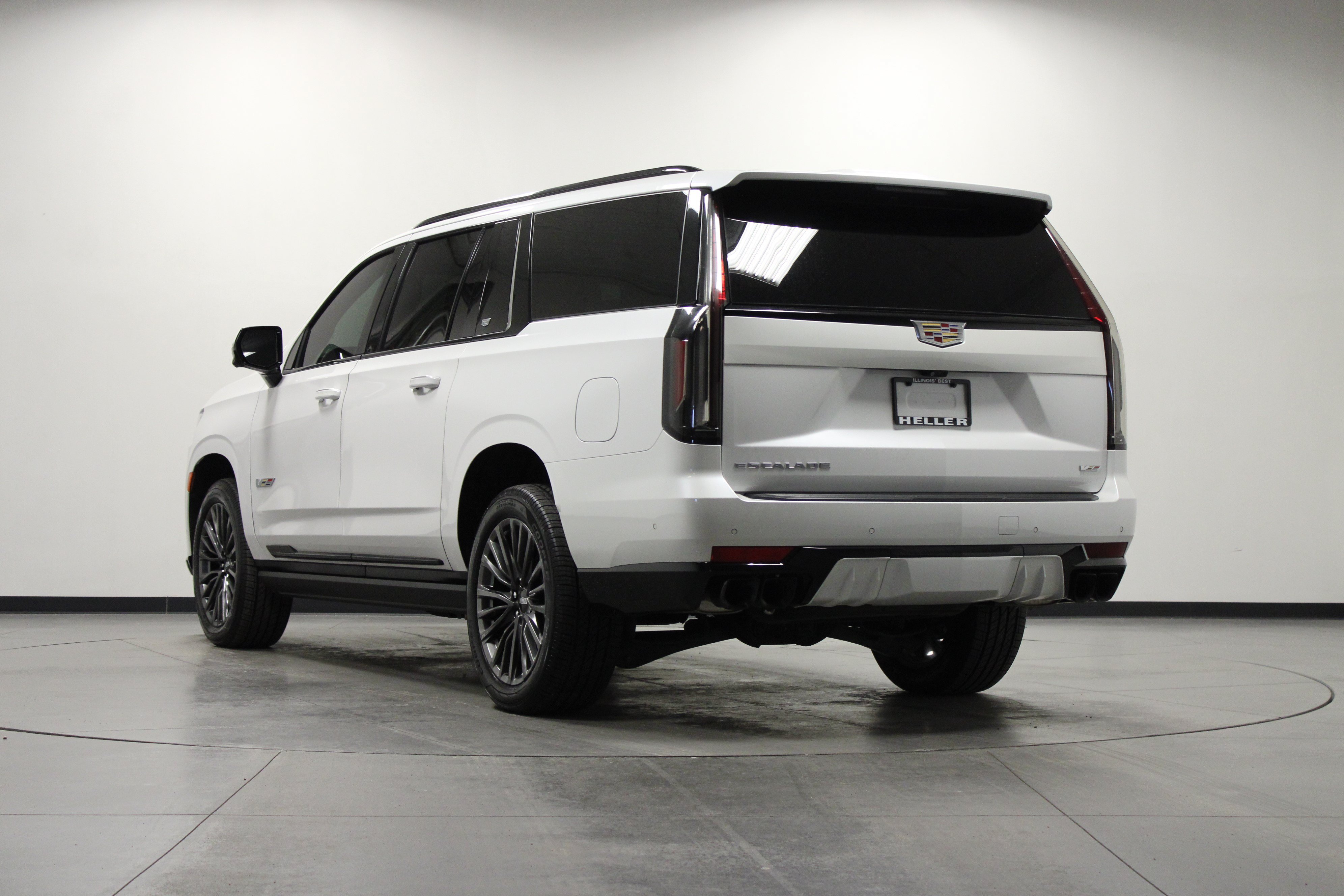 Used 2023 Cadillac Escalade ESV V w/ Heavy-Duty Trailer Package AWD/4WD image 6
