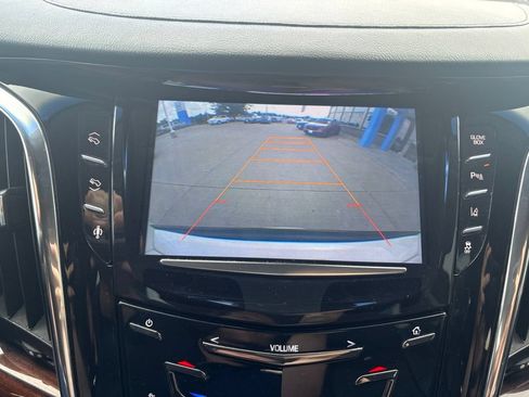 Used 2015 Cadillac Escalade Luxury AWD/4WD image 22