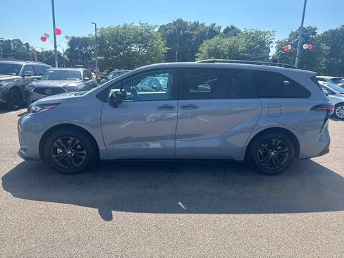 Used 2026 Toyota Sienna XSE AWD/4WD image 4