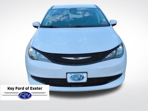 Used 2023 Chrysler Voyager LX FWD image 4