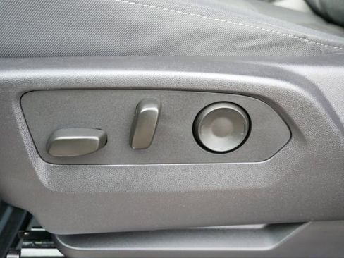 Used 2025 Chevrolet Silverado 1500 LT image 13