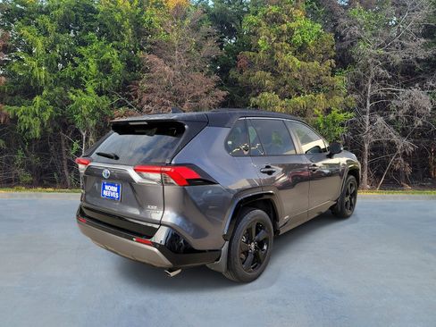 Used 2021 Toyota RAV4 XSE AWD/4WD image 17