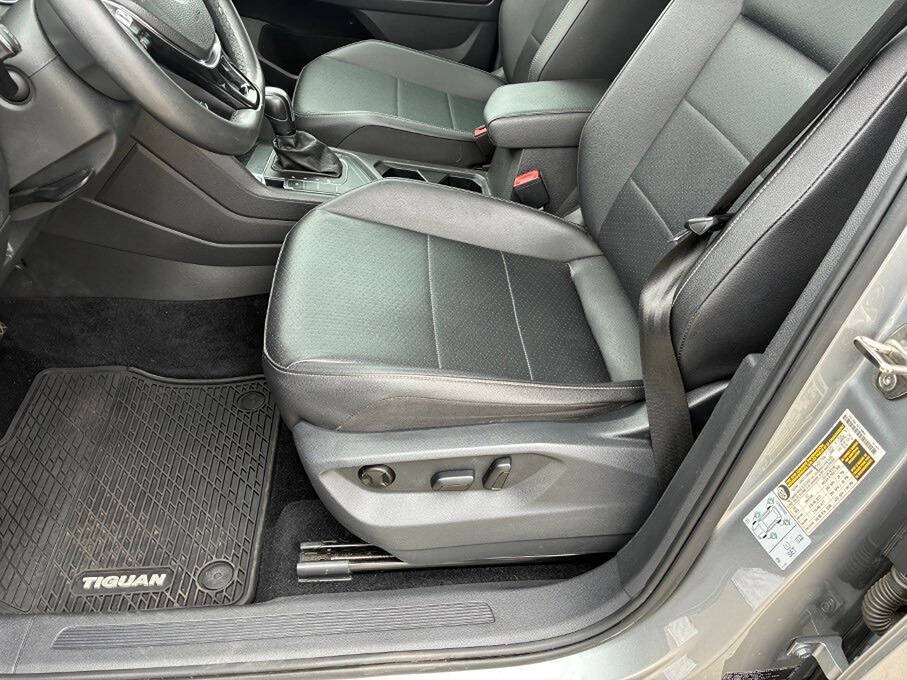 Used 2020 Volkswagen Tiguan SE w/ Panoramic Sunroof Package FWD image 24