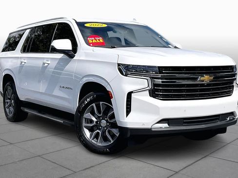 Used 2022 Chevrolet Suburban LT w/ Luxury Package image 3