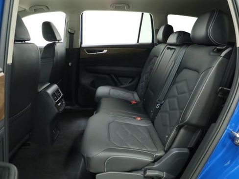 Used 2025 Volkswagen Atlas SE image 31