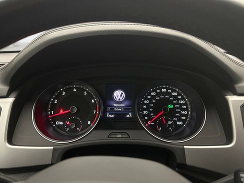 Used 2020 Volkswagen Atlas Cross Sport SE w/ Towing Package image 13