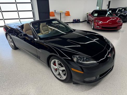 Used 2006 Chevrolet Corvette Convertible w/ Preferred Equipment Group RWD image 21