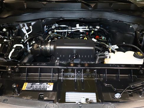 Used 2023 Ford Explorer XLT w/ Equipment Group 202A image 9